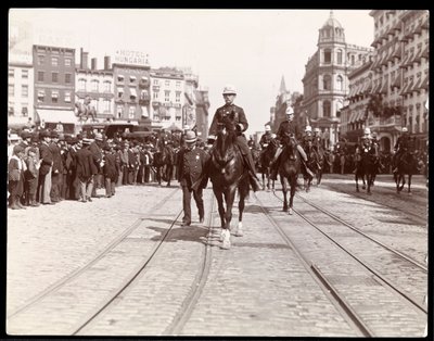 Vista de un desfile de la Policía de Nueva York en Union Square, Nueva York, 1898 de Byron Company